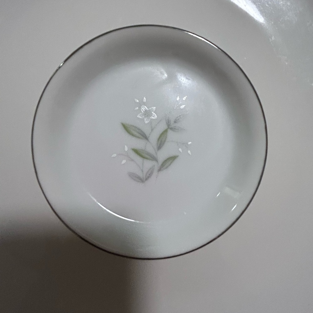 The St Regis 101 Coaster/Appetizer Plates set of 6 - Picture 3 of 4